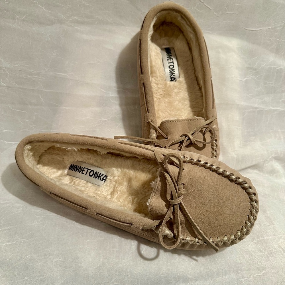 NWOT Minnetonka moccasins